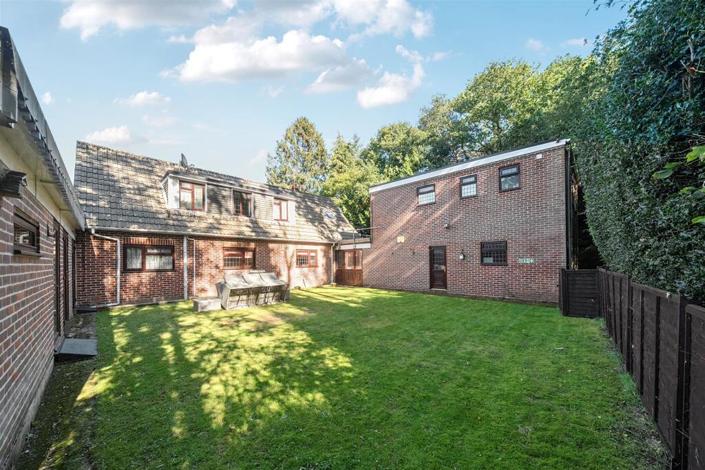 12 Ford Close