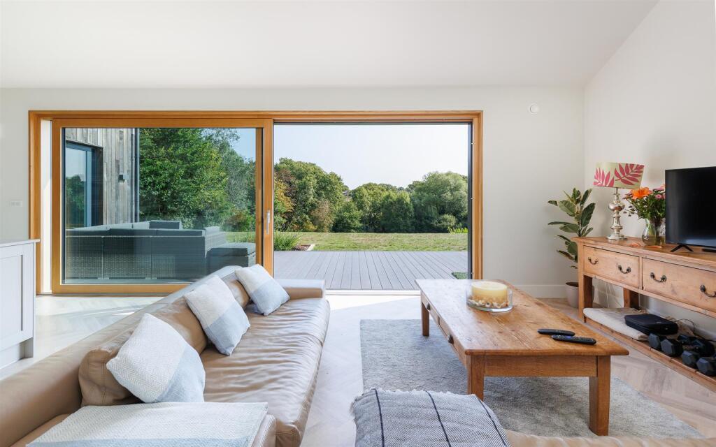 Kitchen/ Living Room