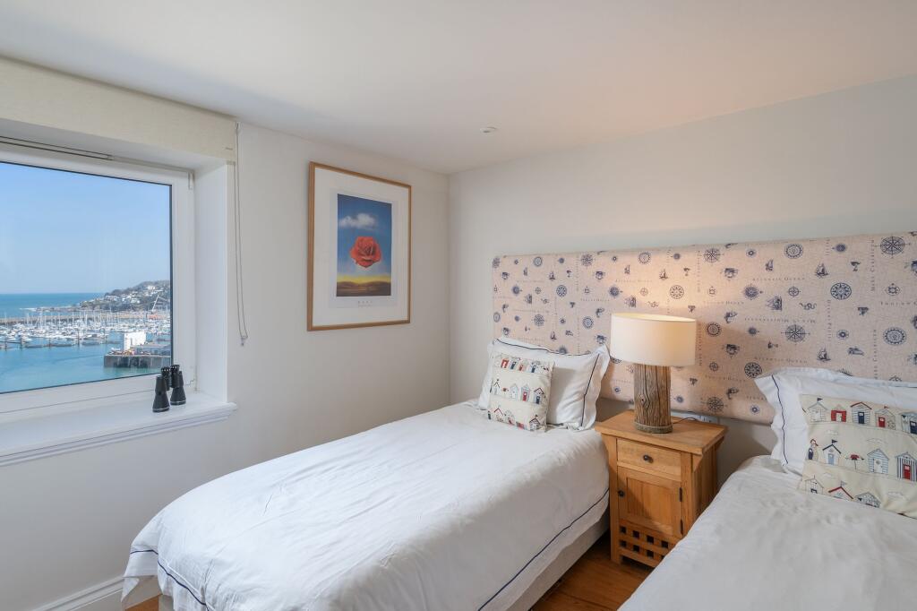 8 Sea View Terrace, Brixham