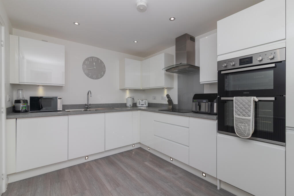 6 Mill of cart way, Linwood PA5 8FH L-4