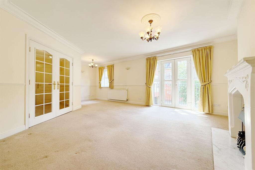 Living Room &amp; Di