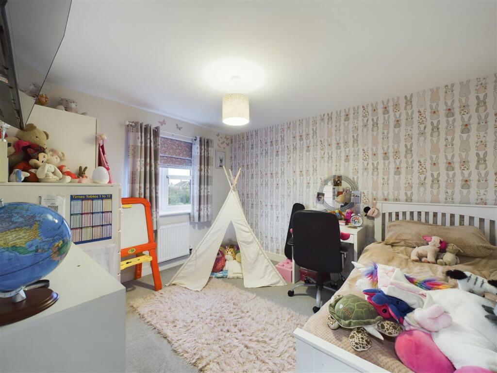 BEDROOM 2