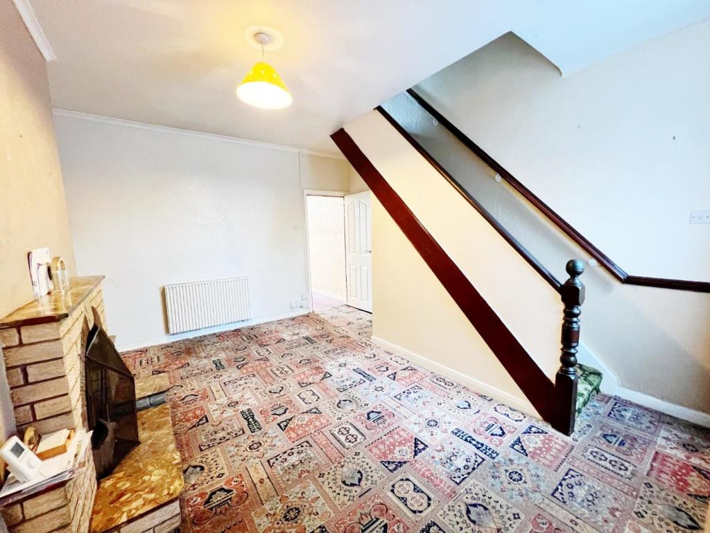 Dining Room pic 1.jpg
