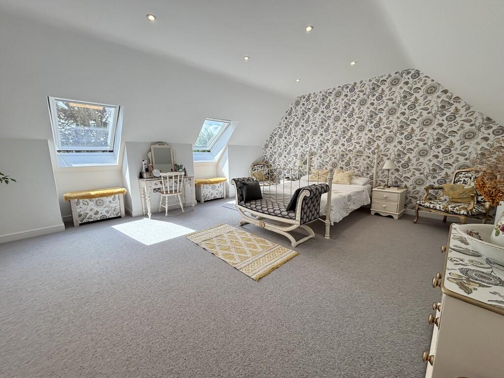 Master Bedroom Su...