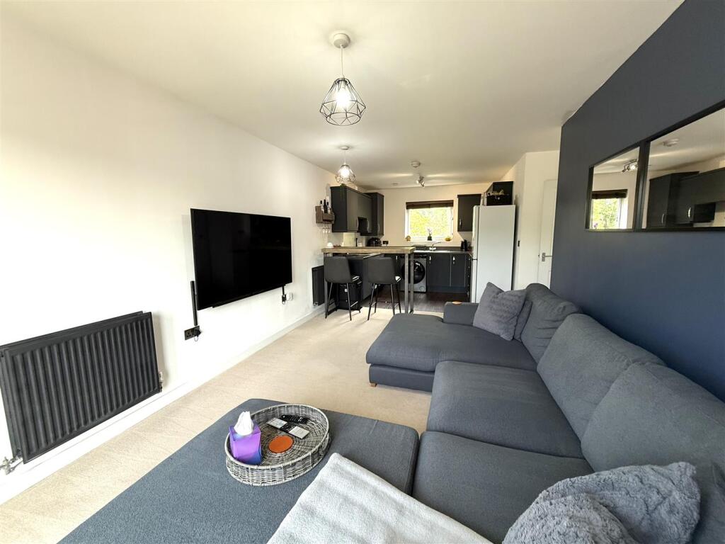 30 langley way lounge 4.jpeg