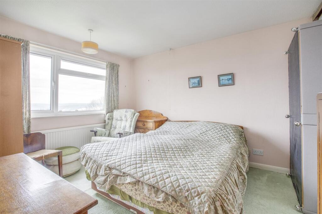 56 Grays Lane, HP13 5UG-2.jpg
