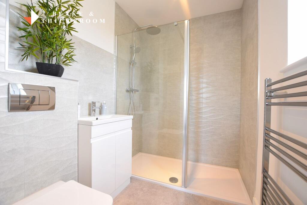 EN SUITE SHOWER ROOM