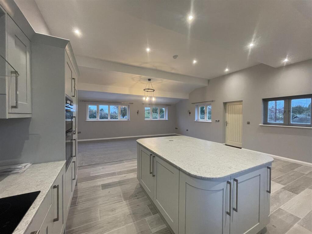Kitchen Island.JPG