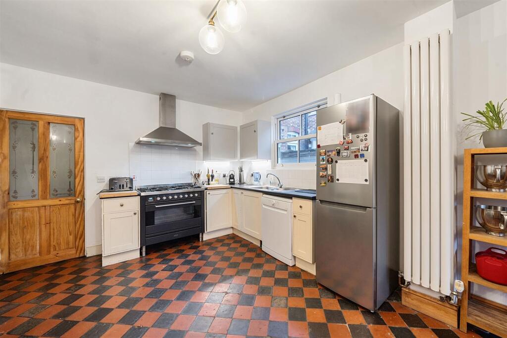 kitchen area h.jpg