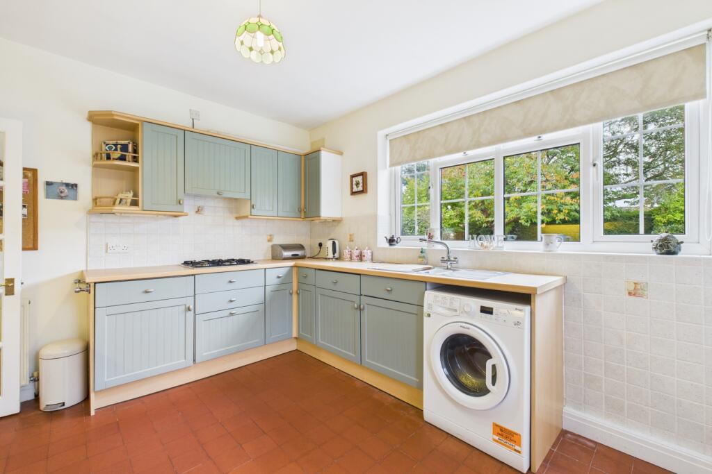 CAM03162G0-PR0352-STILL014