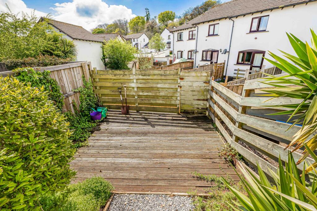 Decking area to rear garden