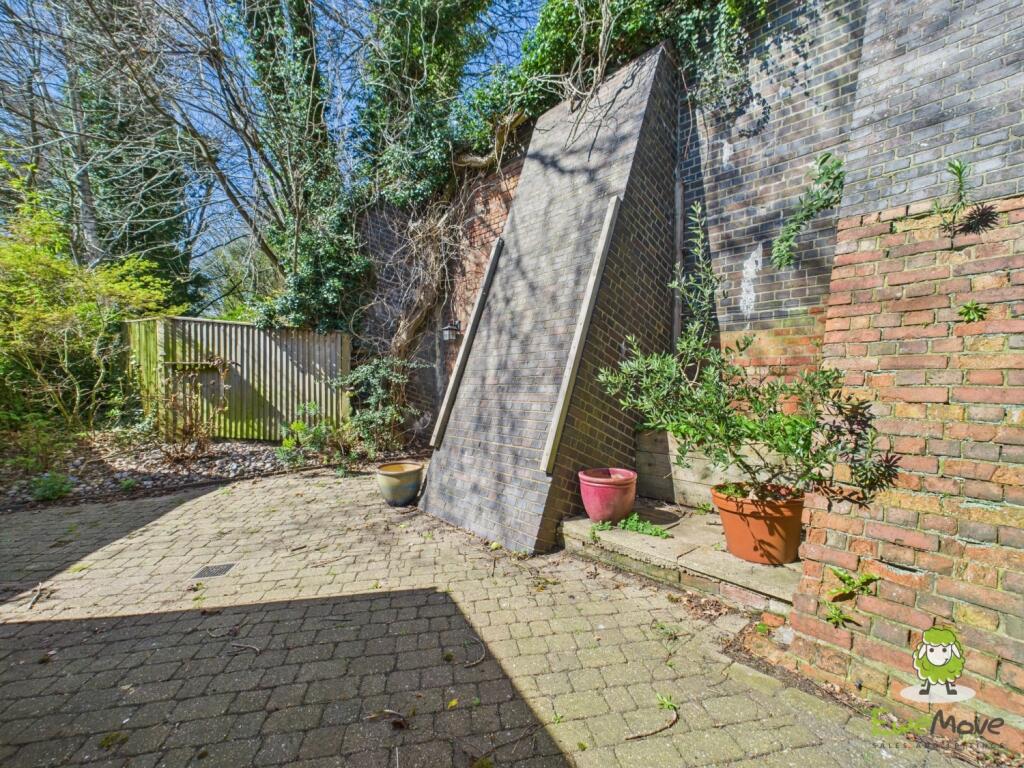 CAM03778G0-PR0198-STILL014