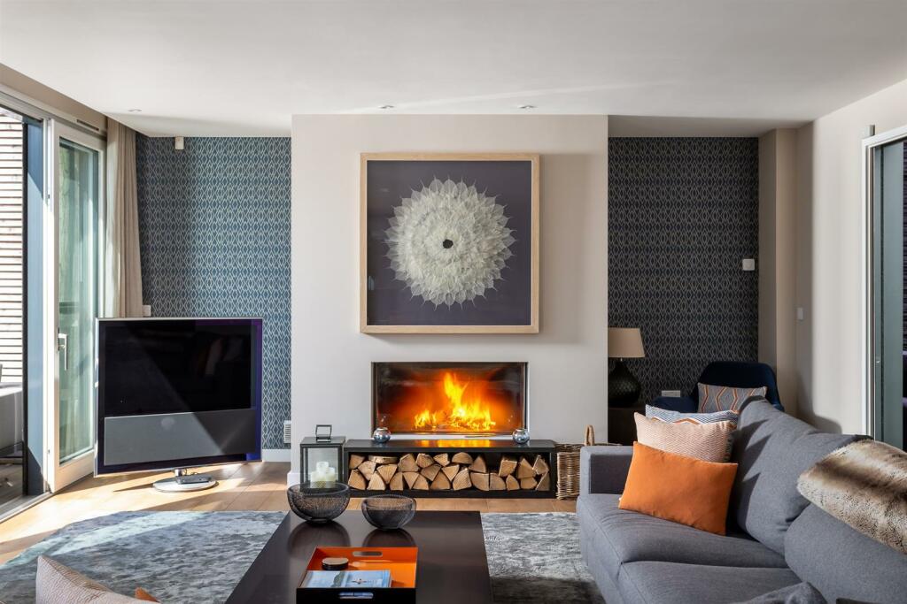 20 - 19 Longcross Causeway - GL7 3DT - Web.jpg