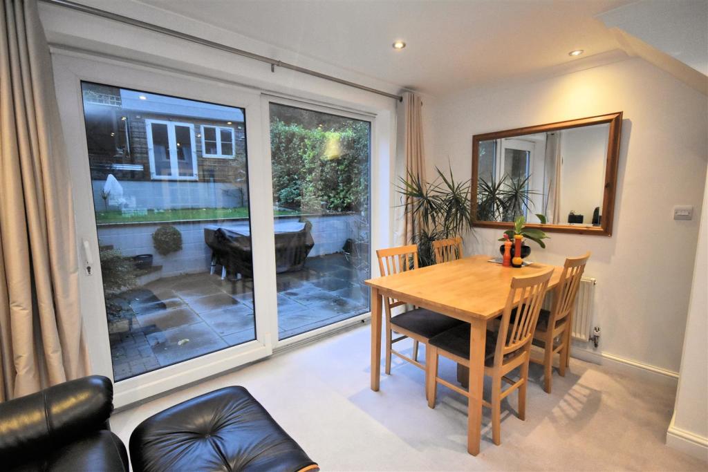 Dining Area.jpg