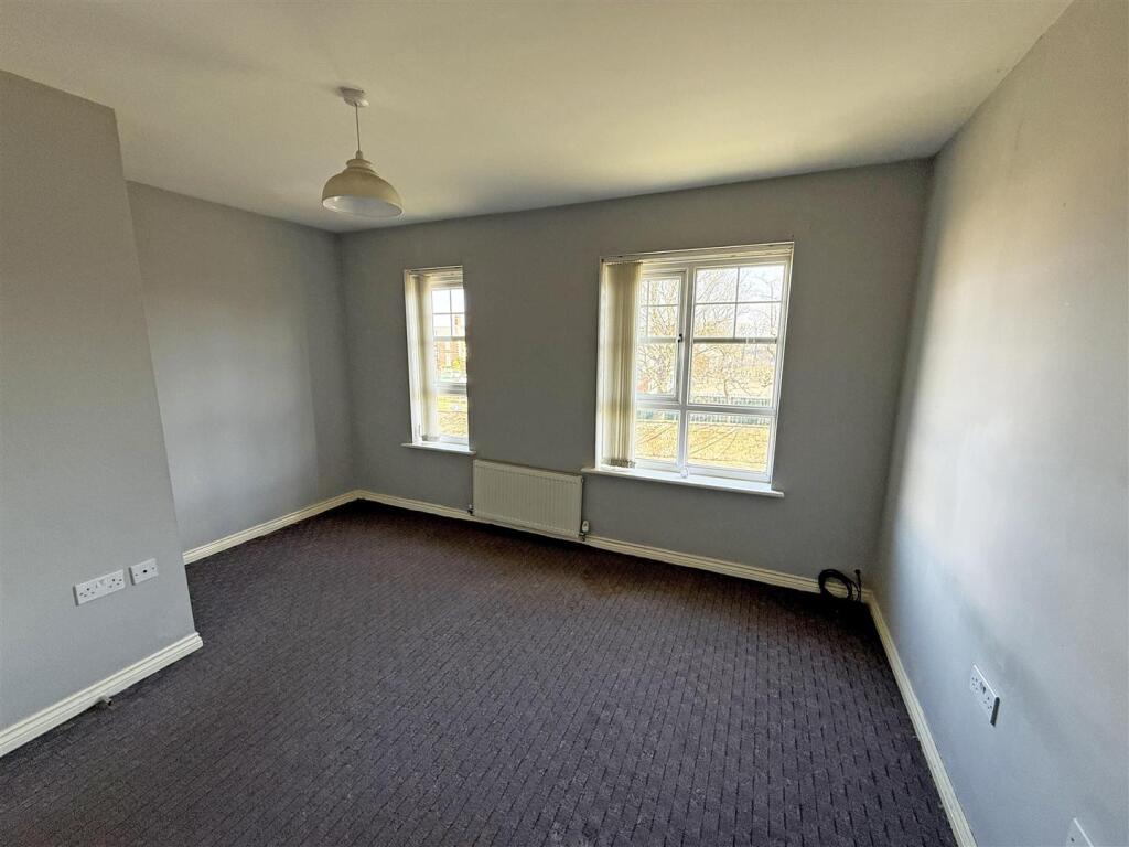 Bedroom 1.jpg