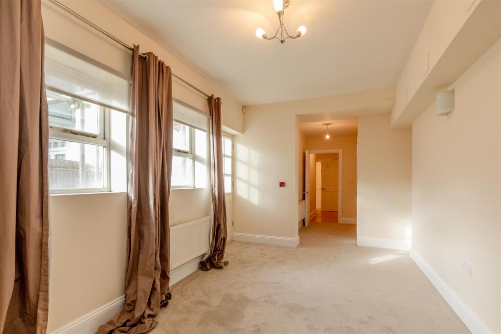 Oakfield Road, Clifton Bed 2c.jpg