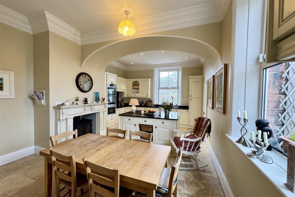 Kitchen/Breakfast Room