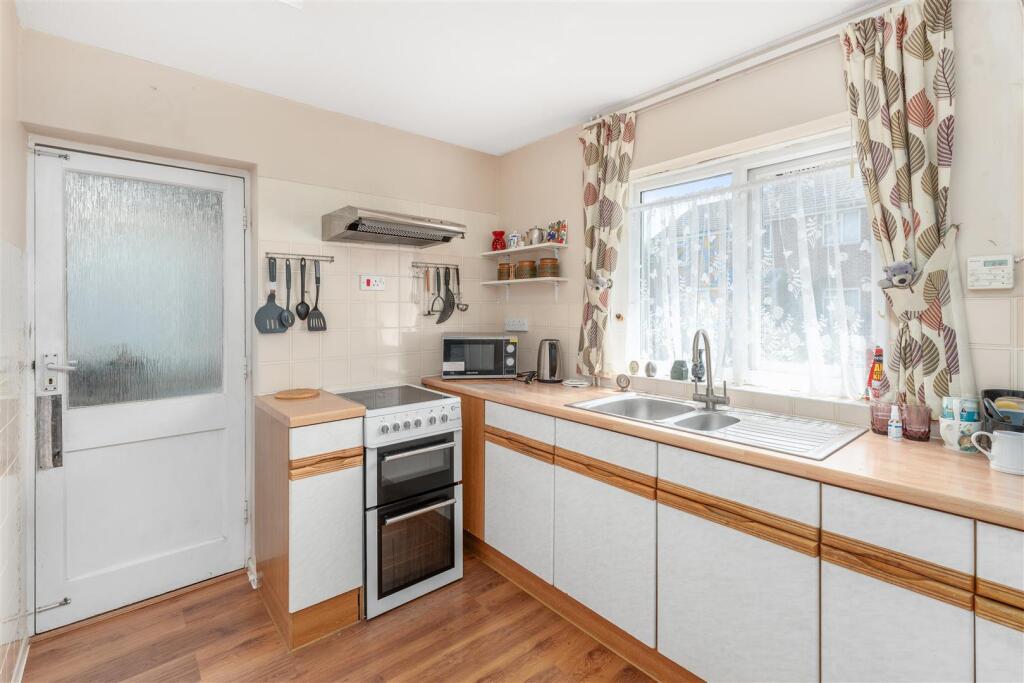 1 Poplar Close, Banbury-8.jpg