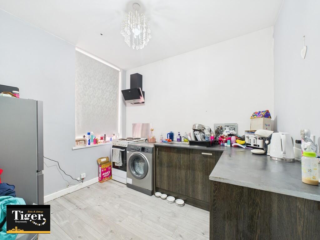 CAM02176G0-PR0555...