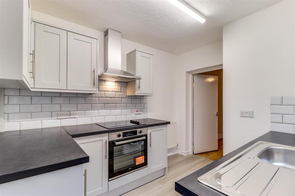 15. Kitchen.jpg