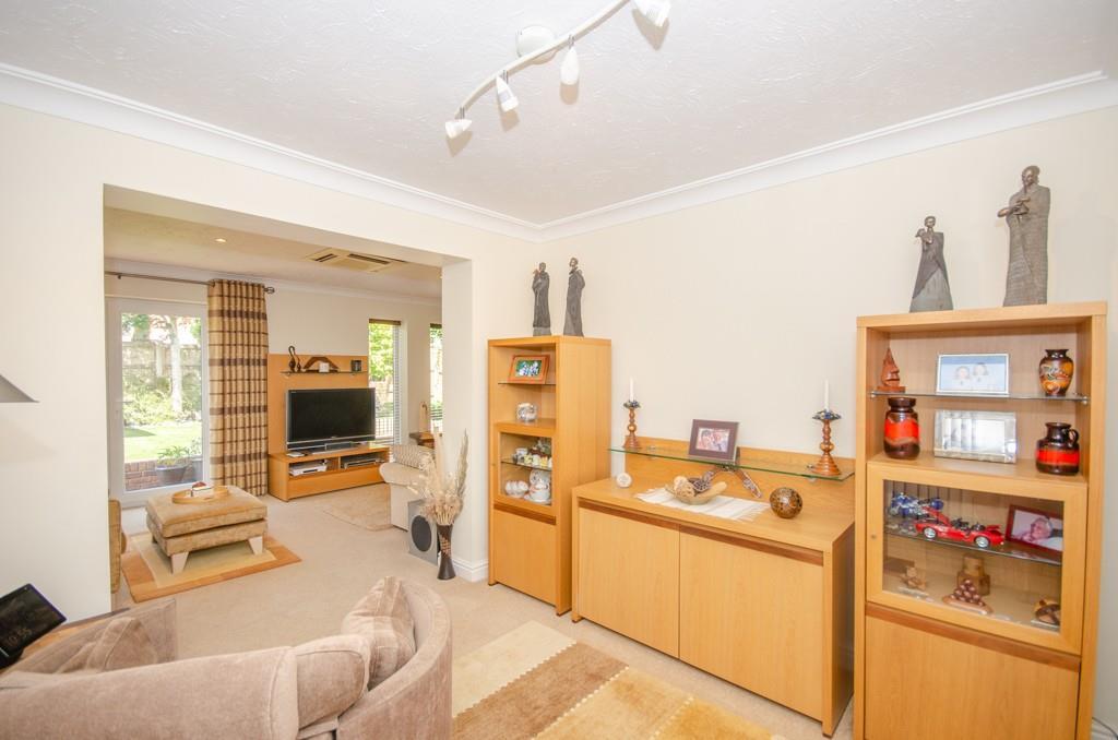 lounge-family room.jpg