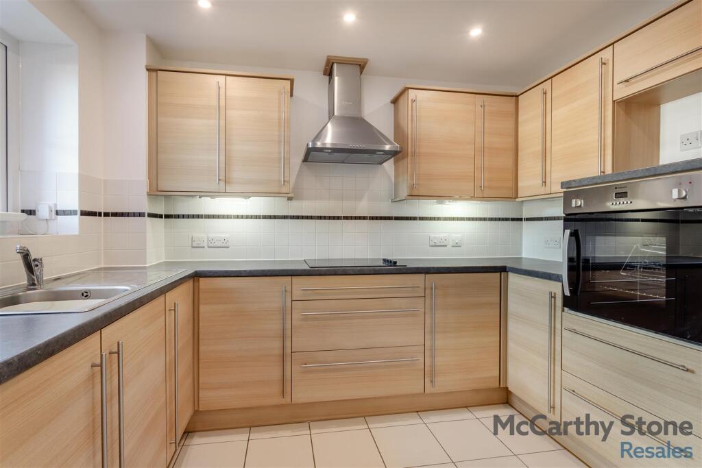 8673476-interior01.jpg