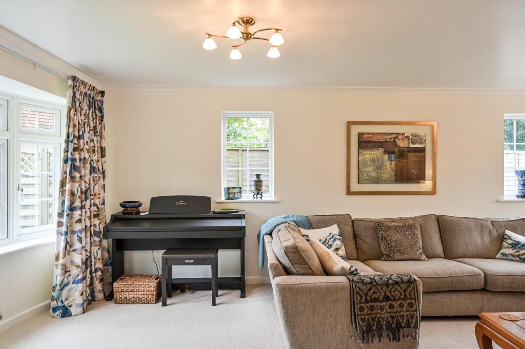 4 Church Close Ph65.jpg