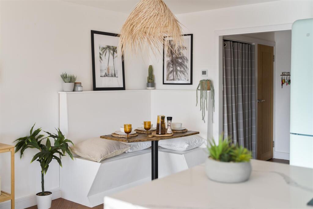 1 Dudsbury Court-14.jpg