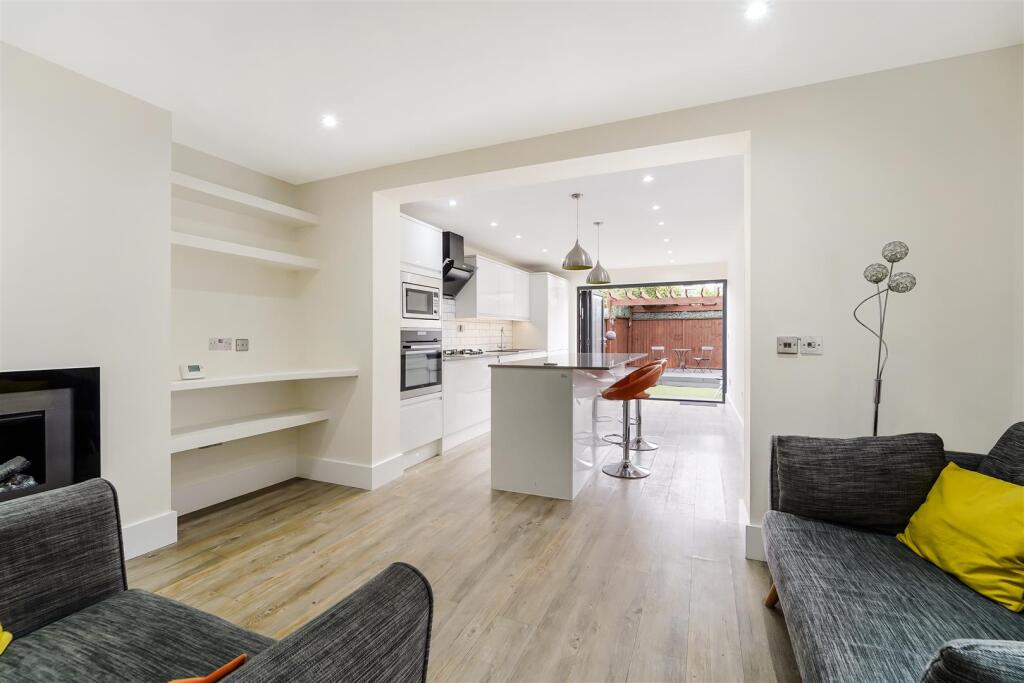 FERNDALE ROAD, 31 (9).jpg