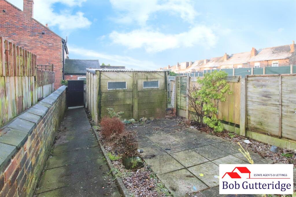 ENCLOSED REAR YARD