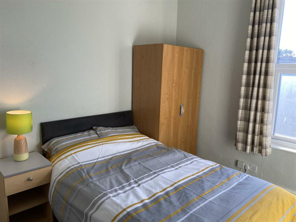 Room 4 USB (2).JPG