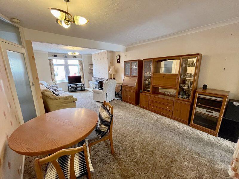 Lounge Through Diner