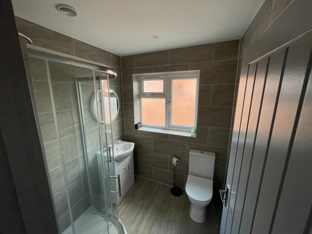 upload_49_marlborough_close_bathroom_1_615817ae...