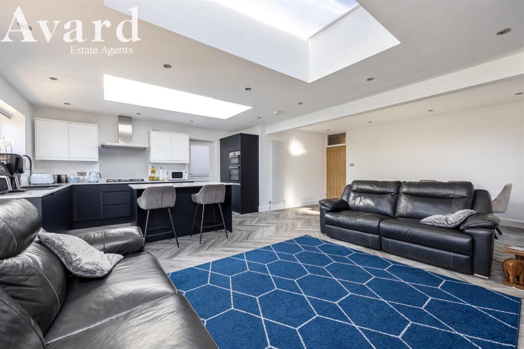 Millcroft Avenue, 5-015.jpg