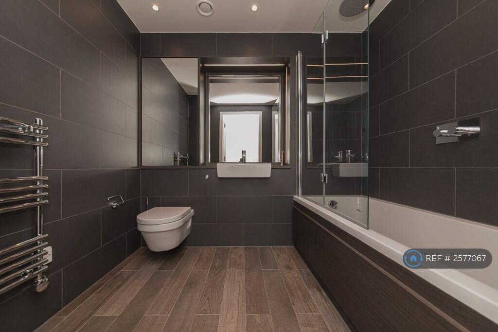 Main Bathroom 2