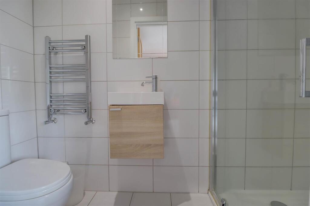 133 LONDON ROAD INSIDE-10.jpg