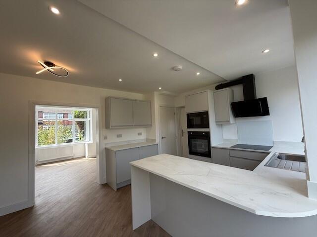Kitchen with Breakfast Bar