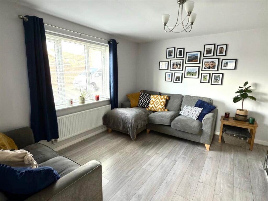 LOUNGE AREA.jpg