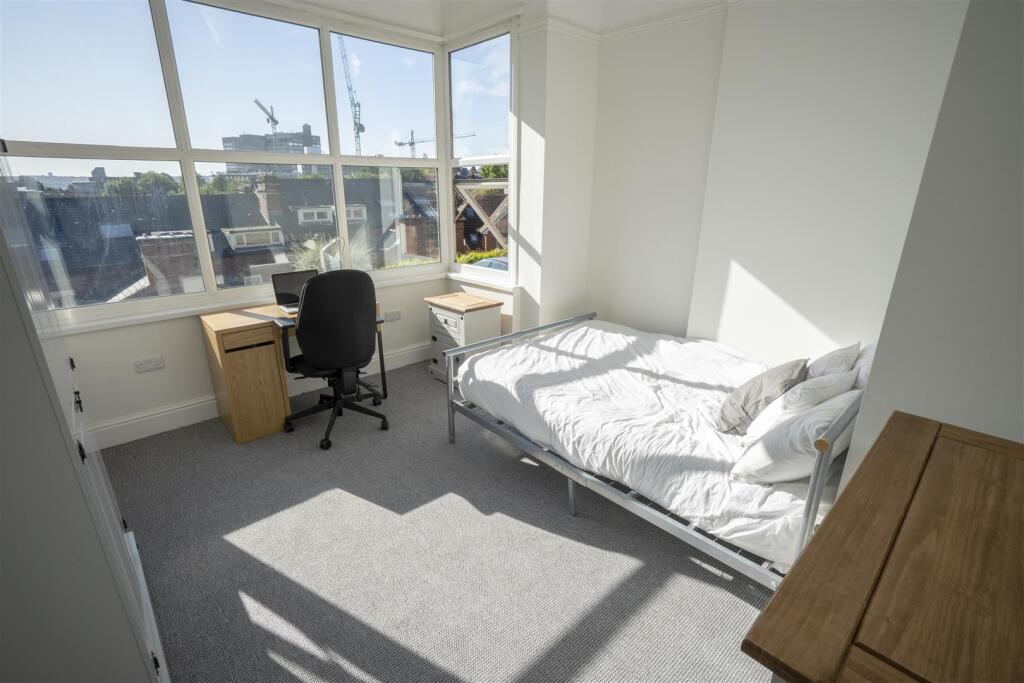455crookemoor road bedroom1.jpg