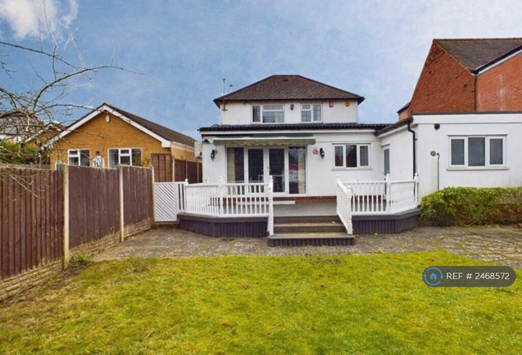 Beautiful Landscaped Garden &amp; Large Decking