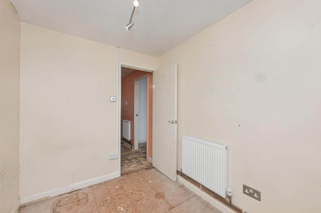 60 Madells, Epping, Essex CM16 4NW
