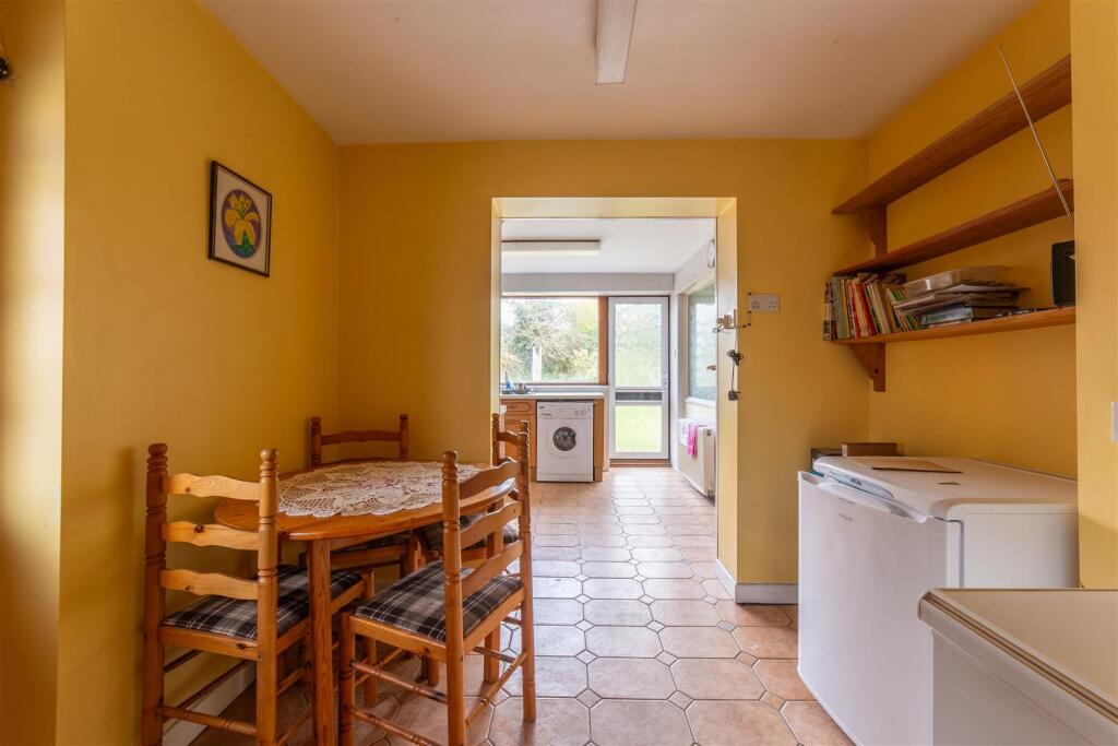 29 Llanyravon Way-19.jpg
