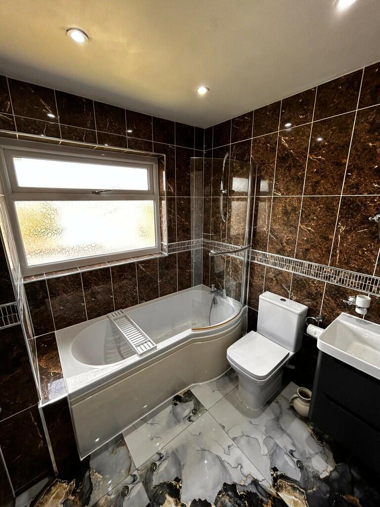 Main bathroom