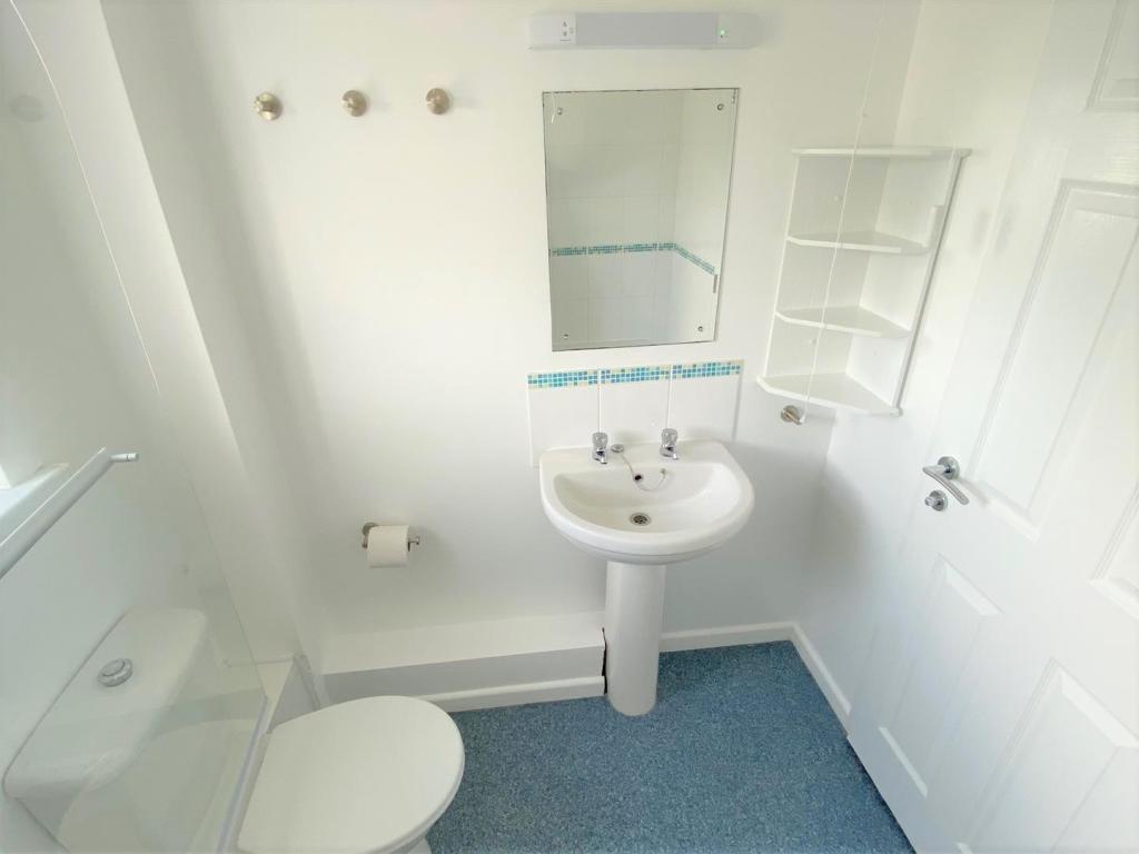 130 Kingsley Court Bathroom