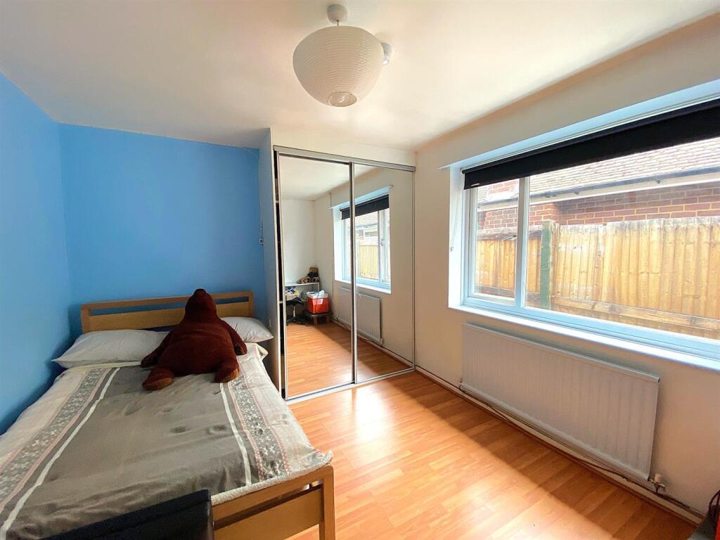 2 Ward Way - Bed5.jpg