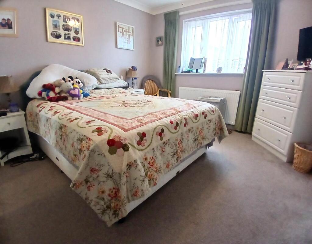 Bed 1.jpg