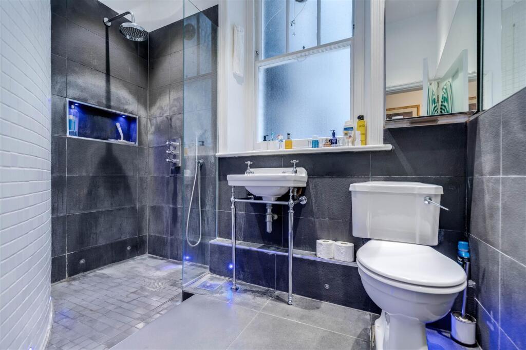 6. Bath.jpg