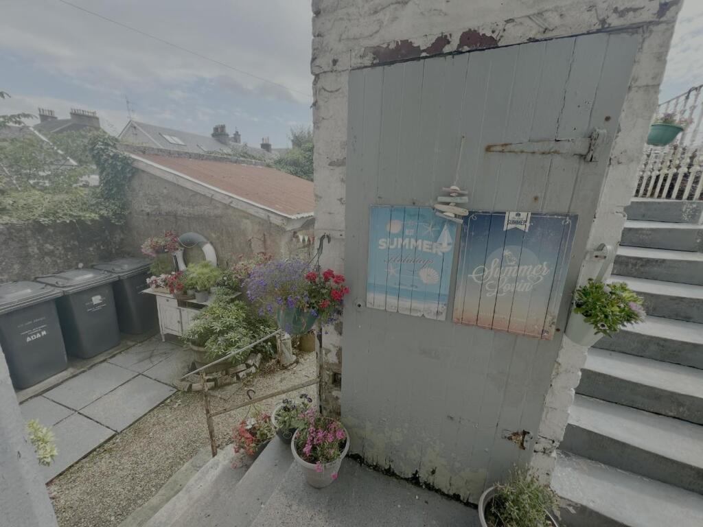 Communal Gardens / Outside Space