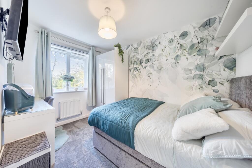 1372109-17-68f8e351b81d7