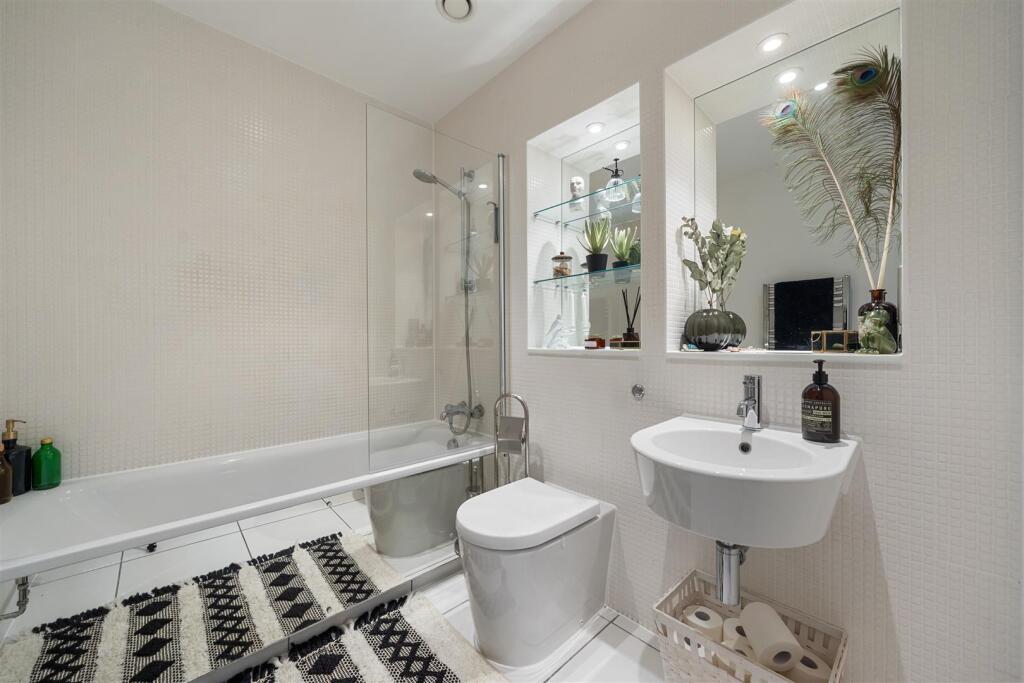 Flat 308, Zachary House SW9 0AF-No Watermark-3.jpg